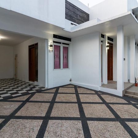Spacious, White-Villa Belgareti @Kiara Condong Бандунг Екстериор снимка