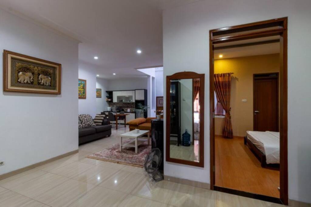 Spacious, White-Villa Belgareti @Kiara Condong Бандунг Екстериор снимка
