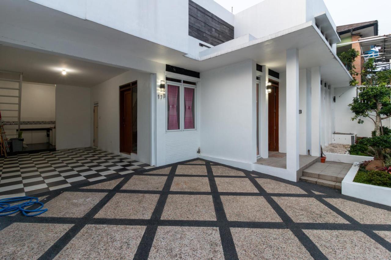 Spacious, White-Villa Belgareti @Kiara Condong Бандунг Екстериор снимка