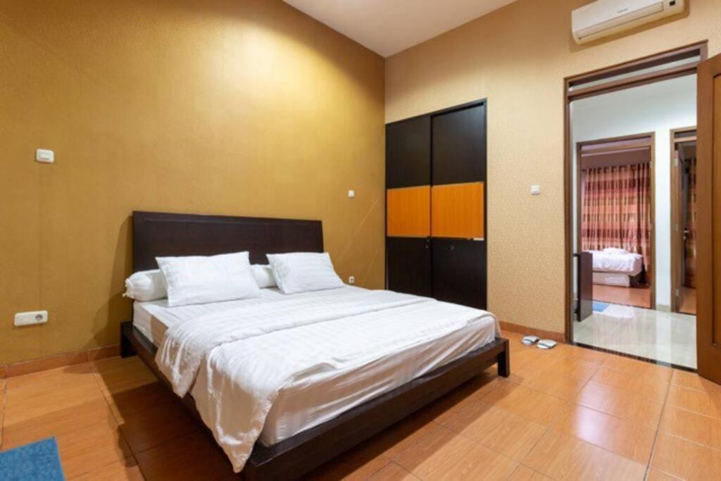 Spacious, White-Villa Belgareti @Kiara Condong Бандунг Екстериор снимка