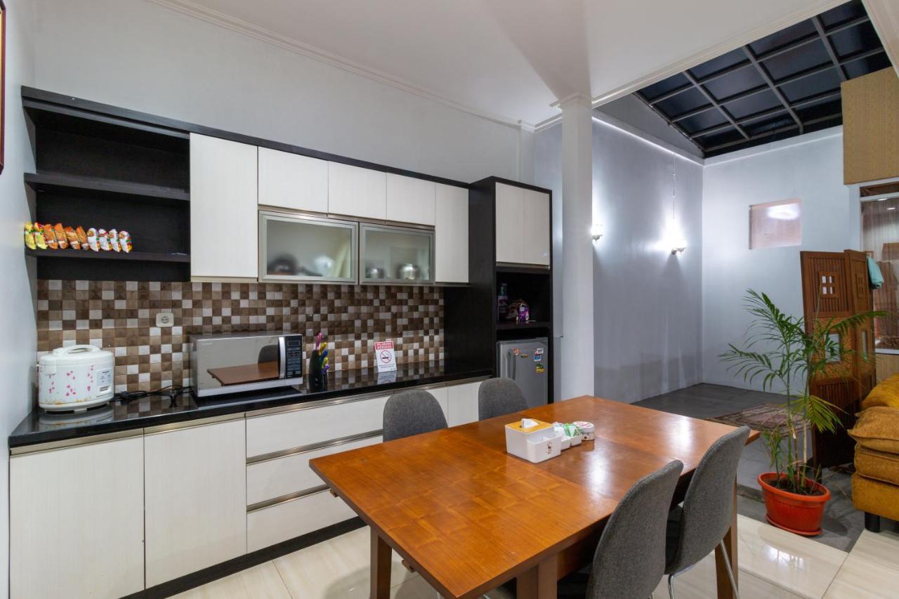 Spacious, White-Villa Belgareti @Kiara Condong Бандунг Екстериор снимка
