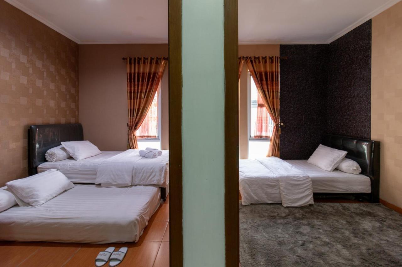 Spacious, White-Villa Belgareti @Kiara Condong Бандунг Екстериор снимка